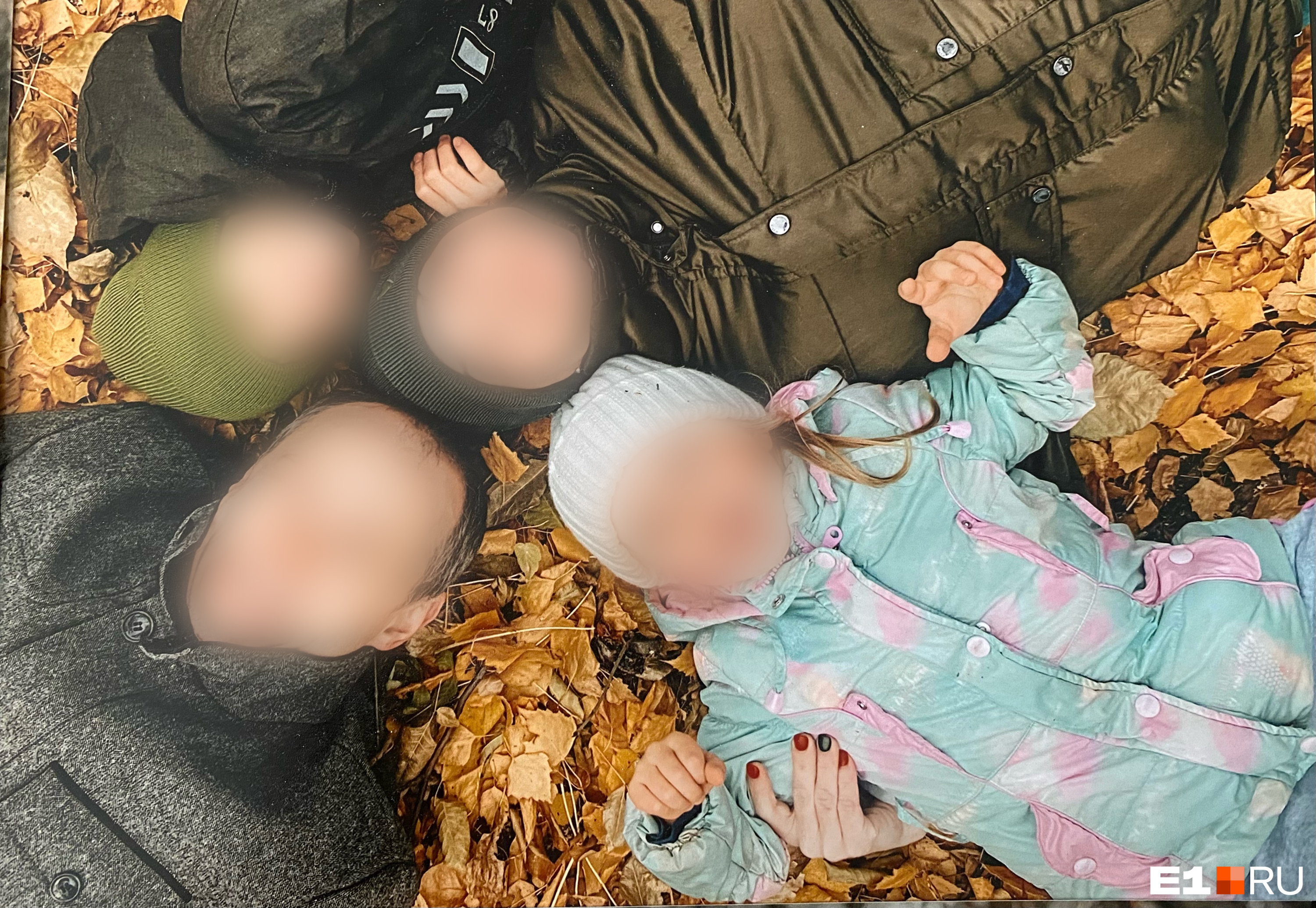 «Когда они папу отпустят?» В Екатеринбурге отца двоих детей, обвиненного в педофилии, оставили за решеткой