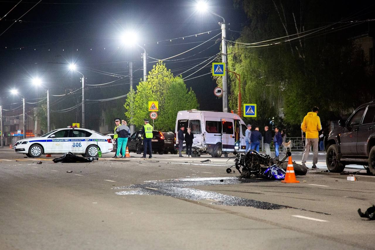 Мотоциклист без прав погиб в ДТП в Кузбассе — момент аварии попал на видео