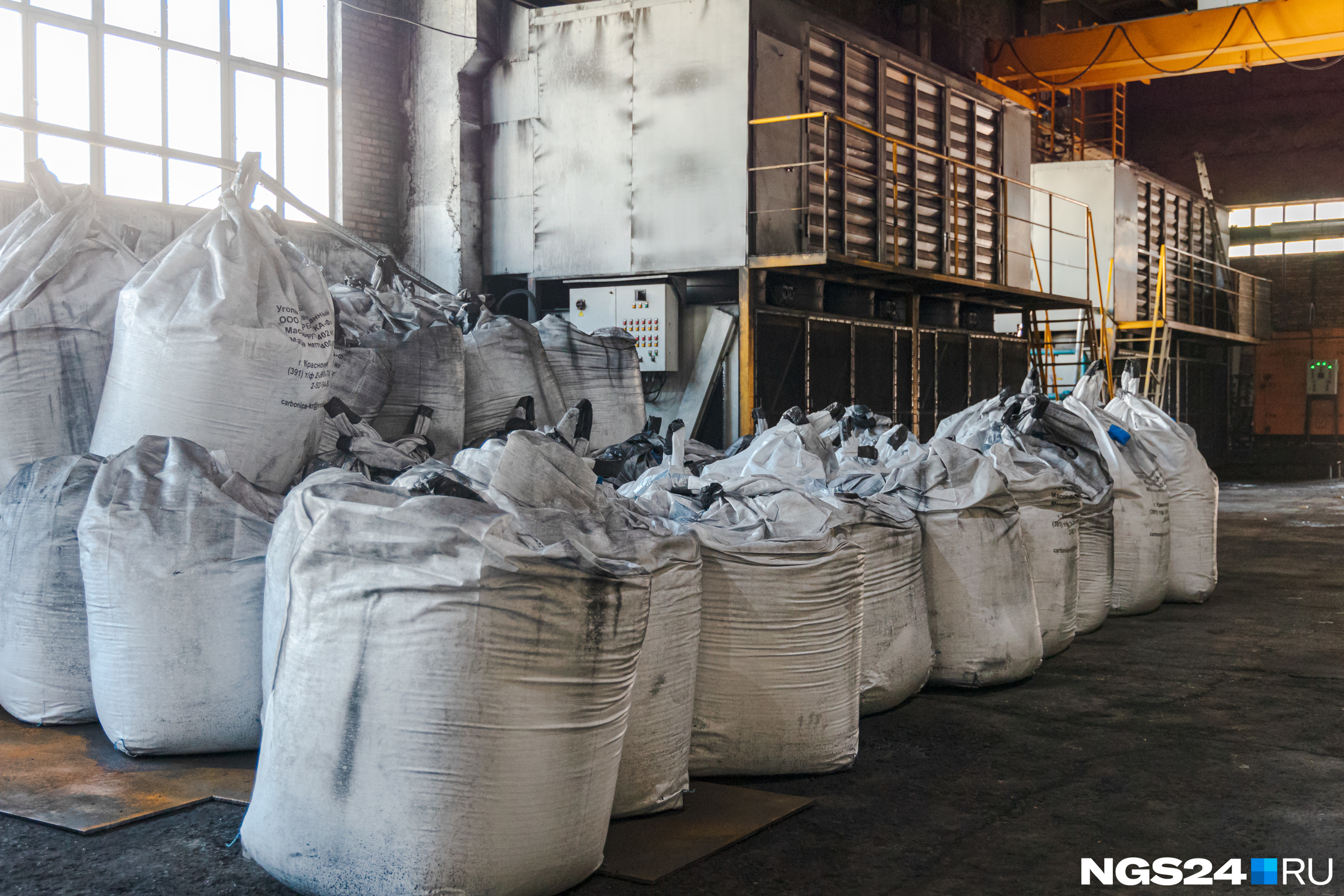 Активированный уголь используют для промышленных фильтров и применяют в металлургии