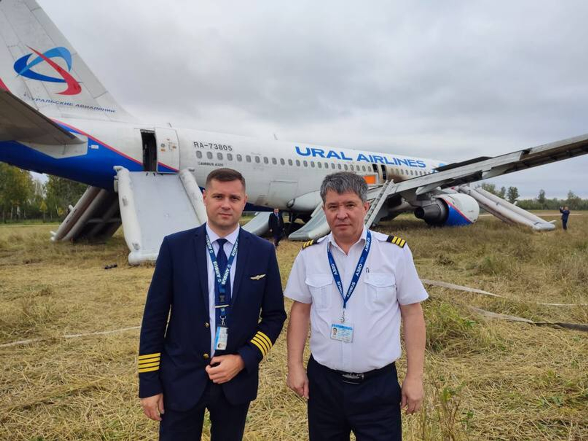 На фото пилоты Сергей Белов и Эдуард Семёнов