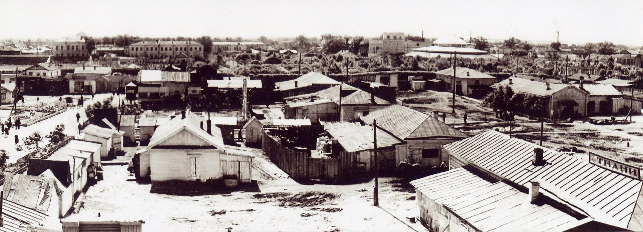Вид на бывшую Базарную площадь в сторону улицы Герцена в 50-е годы