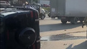 Автомобиль перевернулся вблизи станции метро «Золотая Нива» — видео