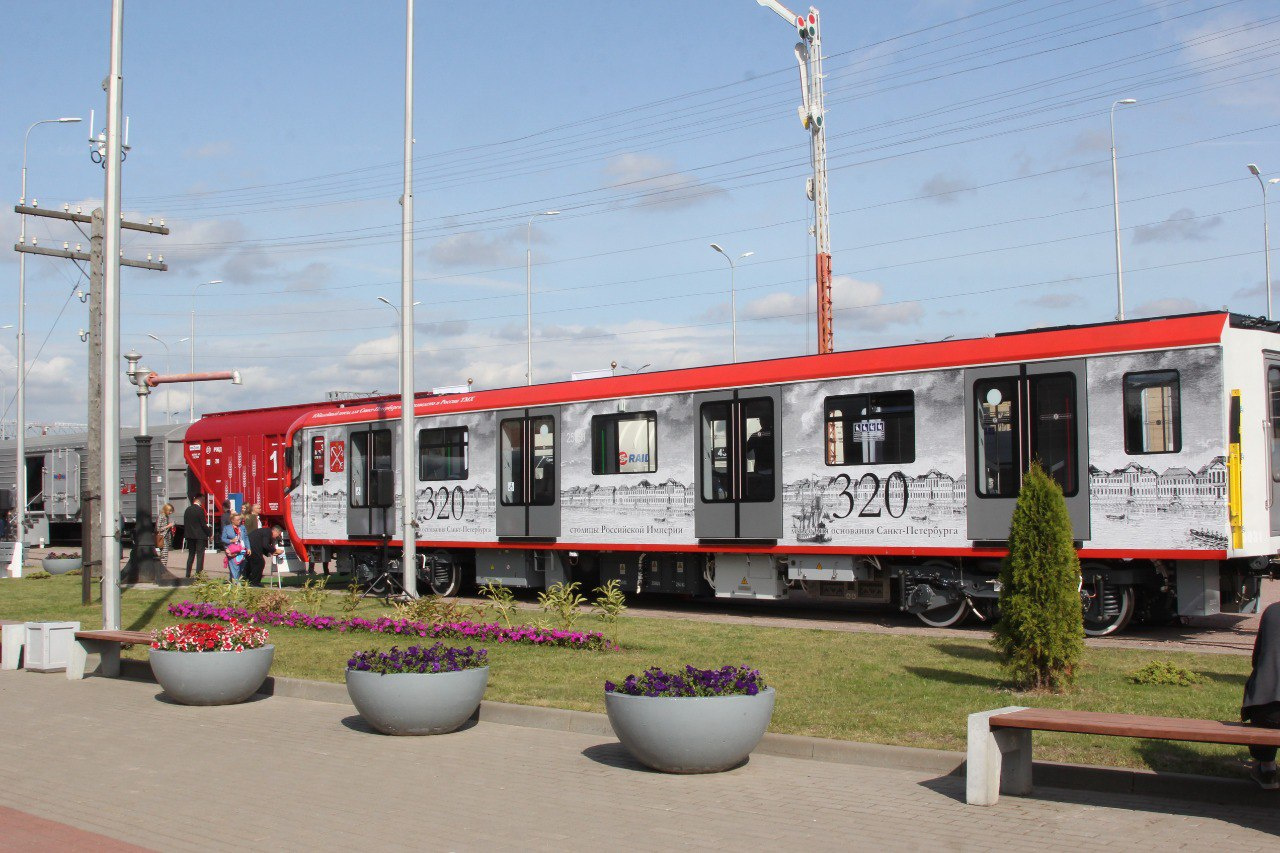 Метровагон «Балтиец» в новой цветографической схеме