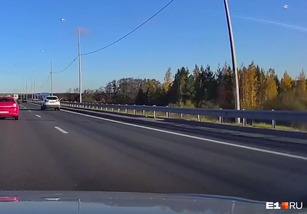 На Челябинском тракте водителям стали пачками выписывать штрафы. Рассказываем, что происходит