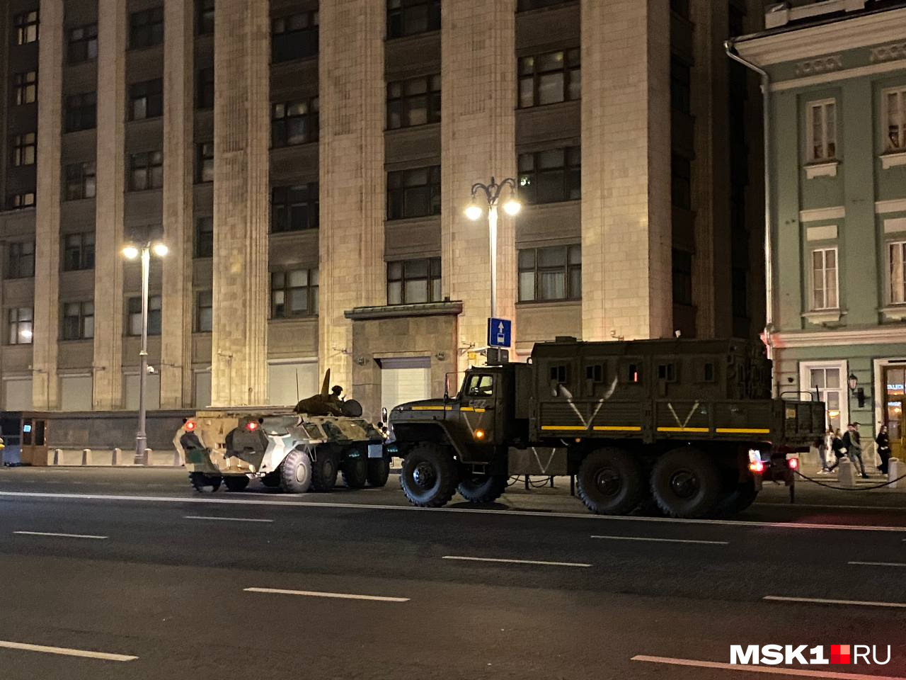 Что произошло в москве 24 июня. Бронированные машины. Бронированные машины. Центр москвы. Что произошло в москве 24 июня.