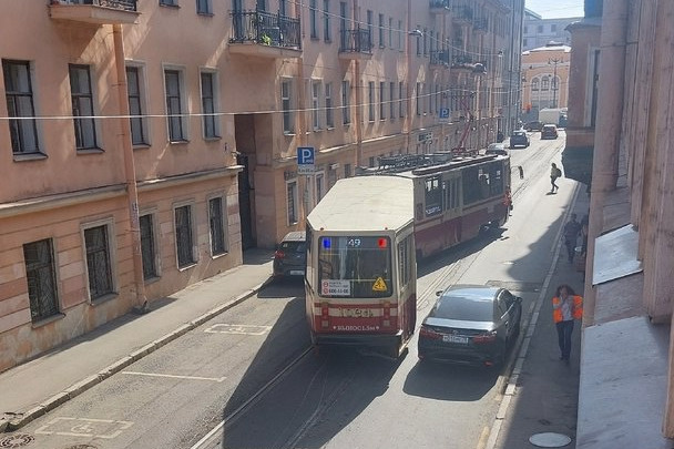 В центре Петербурга трамвай сошел с рельсов. ДТП изменило несколько маршрутов