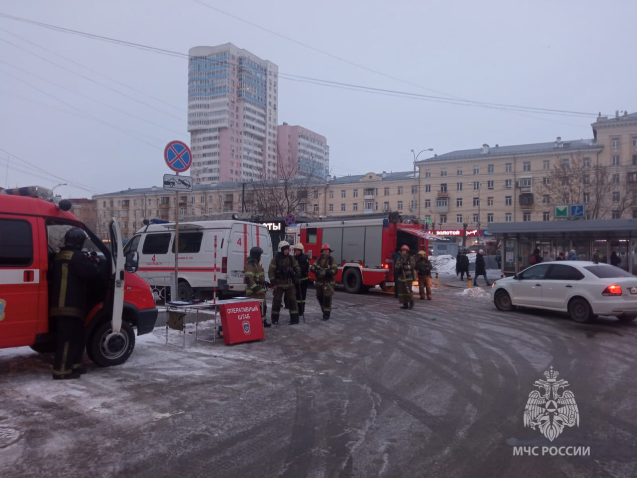 Пожар в метро Екатеринбурга: переходы заполнил дым, эвакуированы сотни людей