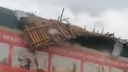 У нас прошел страшный ураган: под Волгоградом ураганный ветер разрушил крышу крупного магазина