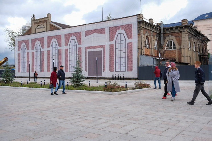 Здание первой тепловой электростанции челябинска (год постройки — 1903) сейчас завешено баннером. У властей есть планы по его реставрации, но точные сроки не определены Здание первой тепловой электростанции челябинска (год постройки — 1903) сейчас завешено баннером. У властей есть планы по его реставрации, но точные сроки не определены