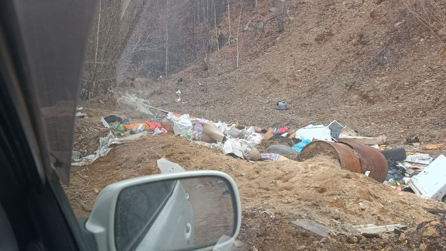 Подножье горы Светлой в Чите превращается в мусорный полигон