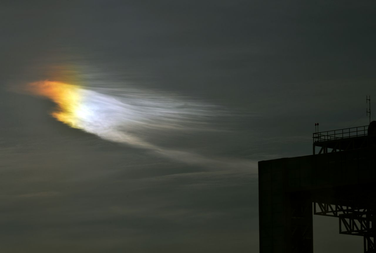 В небе над Екатеринбургом заметили странный «кусок радуги». Что это было?