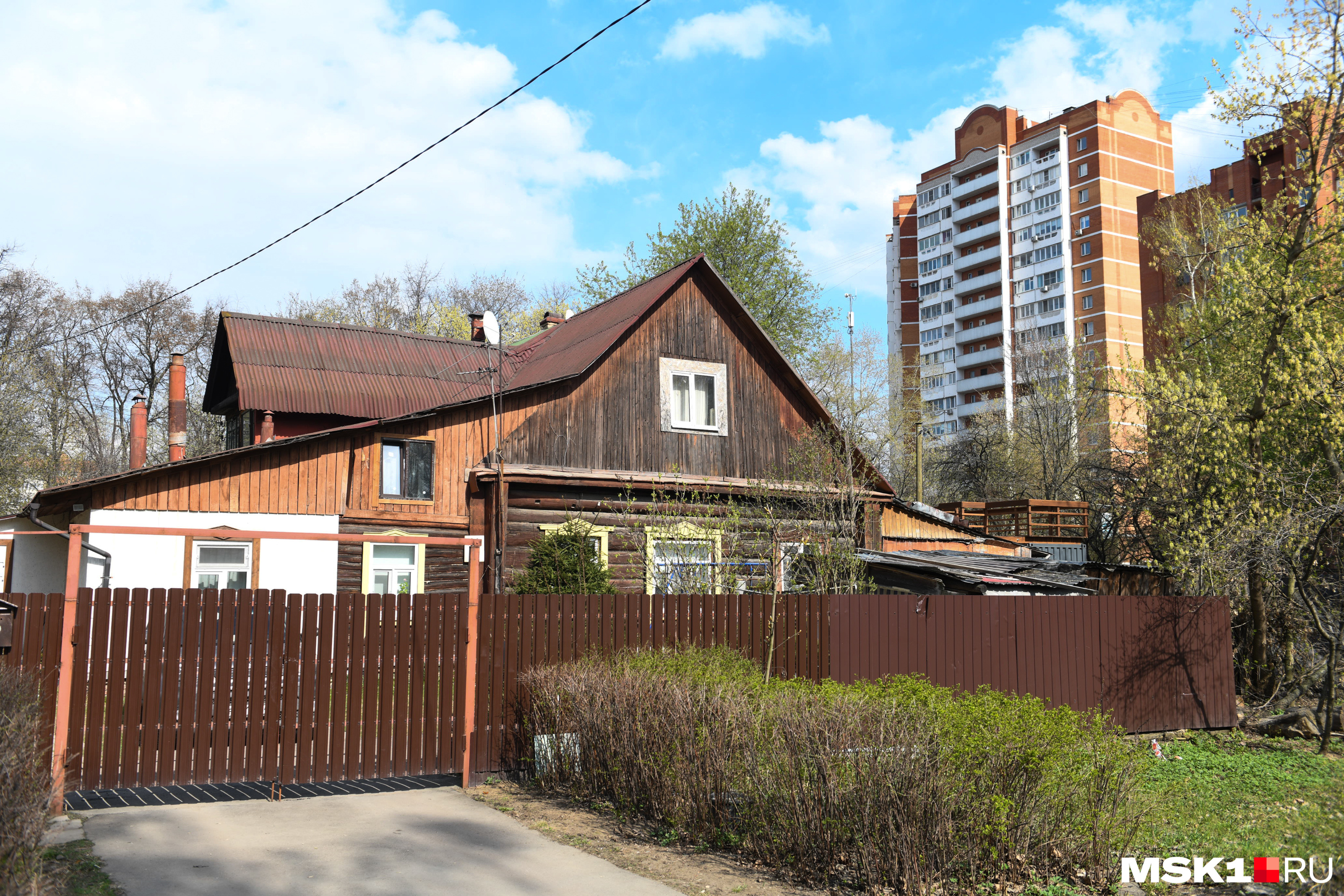 Старые дома в Жулебино соседствуют с многоэтажками Старые дома в Жулебино соседствуют с многоэтажками