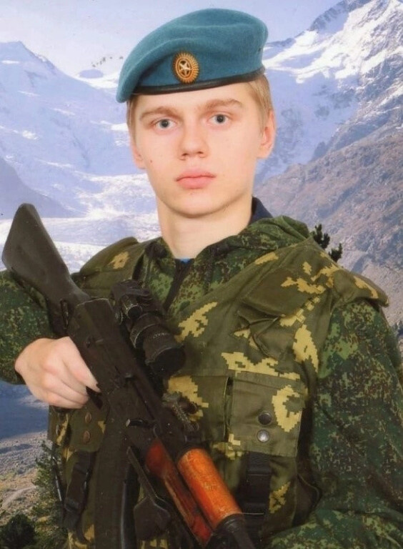 Дмитрий служил в Вооруженных силах РФ по контракту