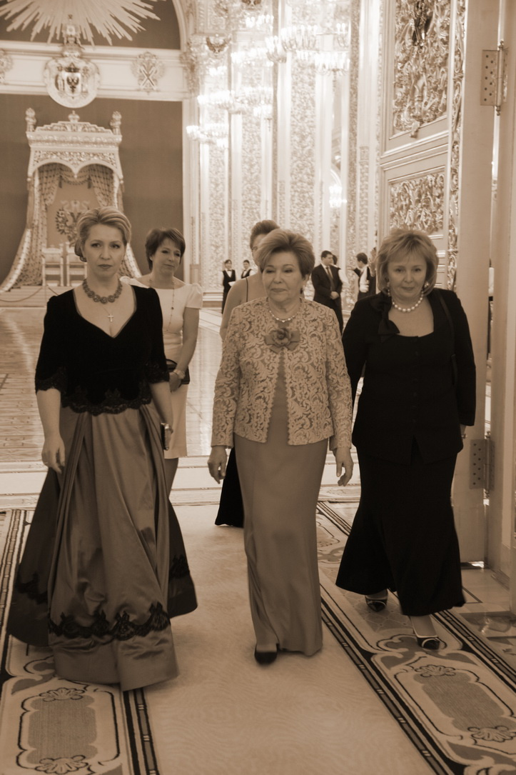 Три первых леди. Слева направо: Светлана Медведева, Наина Ельцина и Людмила Путина