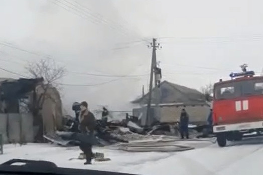 Пожарные несколько часов занимались разбором завалов Пожарные несколько часов занимались разбором завалов