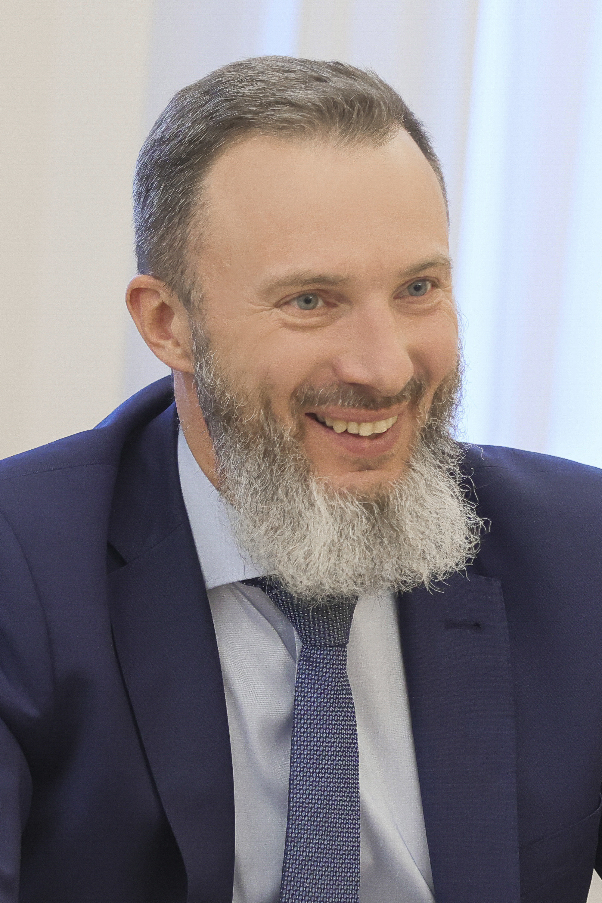 По мнению политического аналитика, Сергей Пономаренко продолжит возглавлять администрацию губернатора вплоть до президентских выборов, которые будут в марте 2024 года