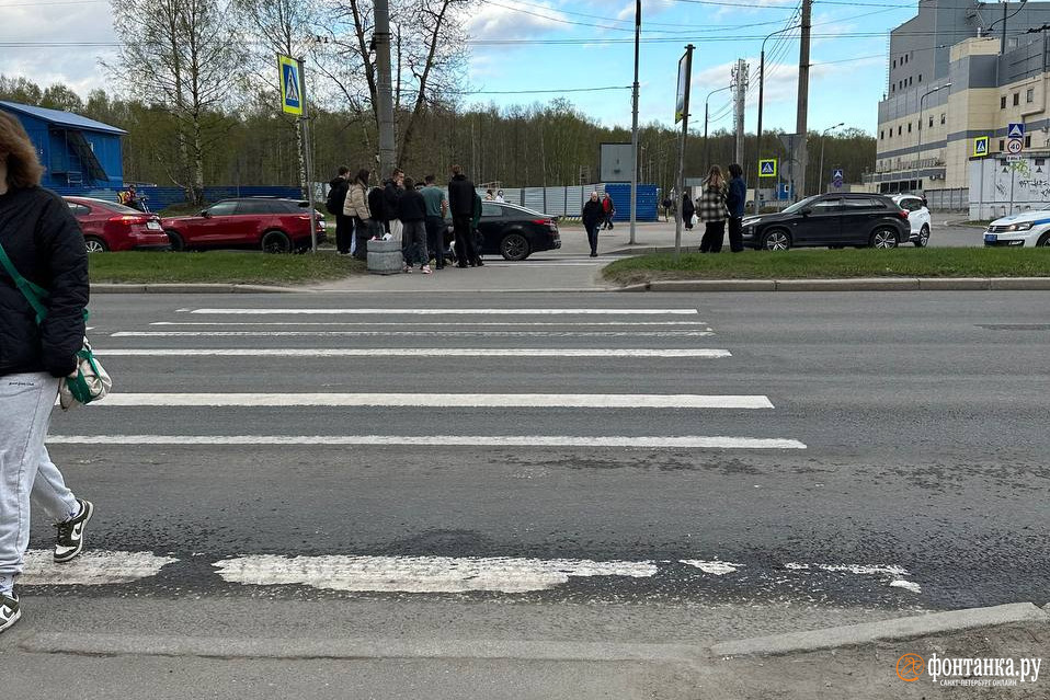 Школьник попал под колёса на переходе у ТРК на Коломяжском проспекте