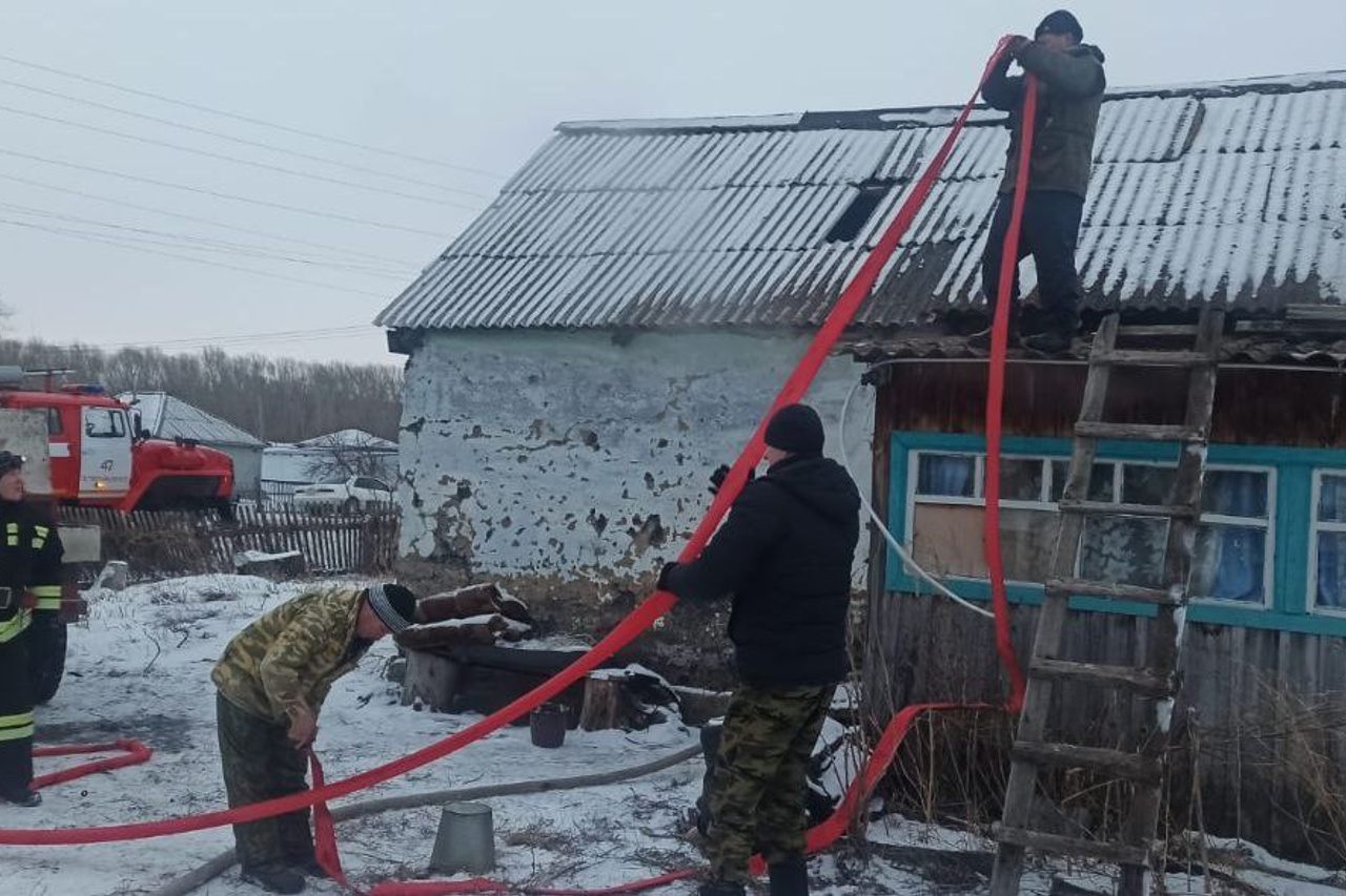 Тела двух подростков нашли в частном доме на Алтае, пожар в доме в селе  Антоньевка - 20 декабря 2023 - НГС