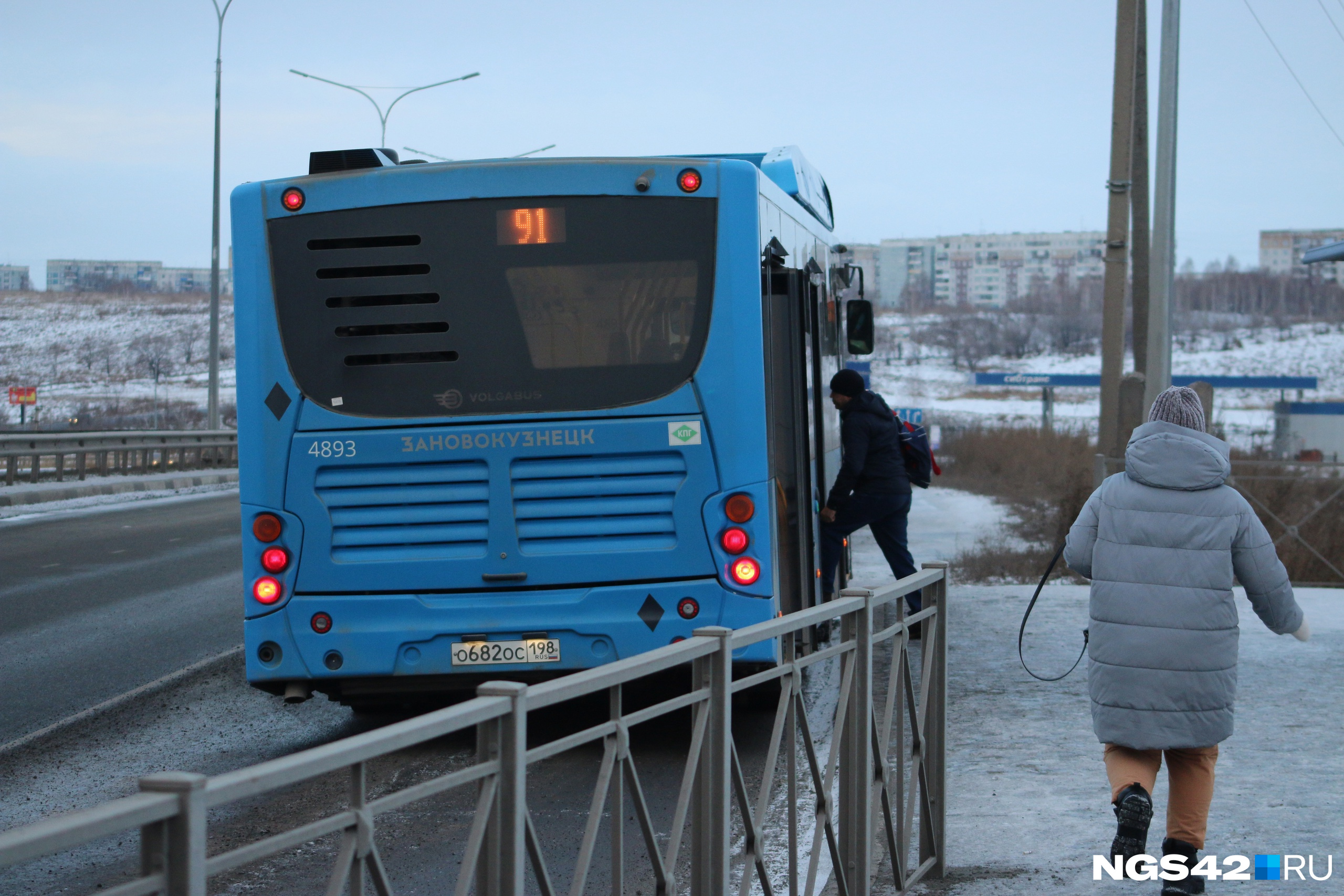 Нехватка водителей и ломающиеся автобусы: в мэрии Новокузнецка и «ПитерАвто» озвучили причины проблем с перевозками