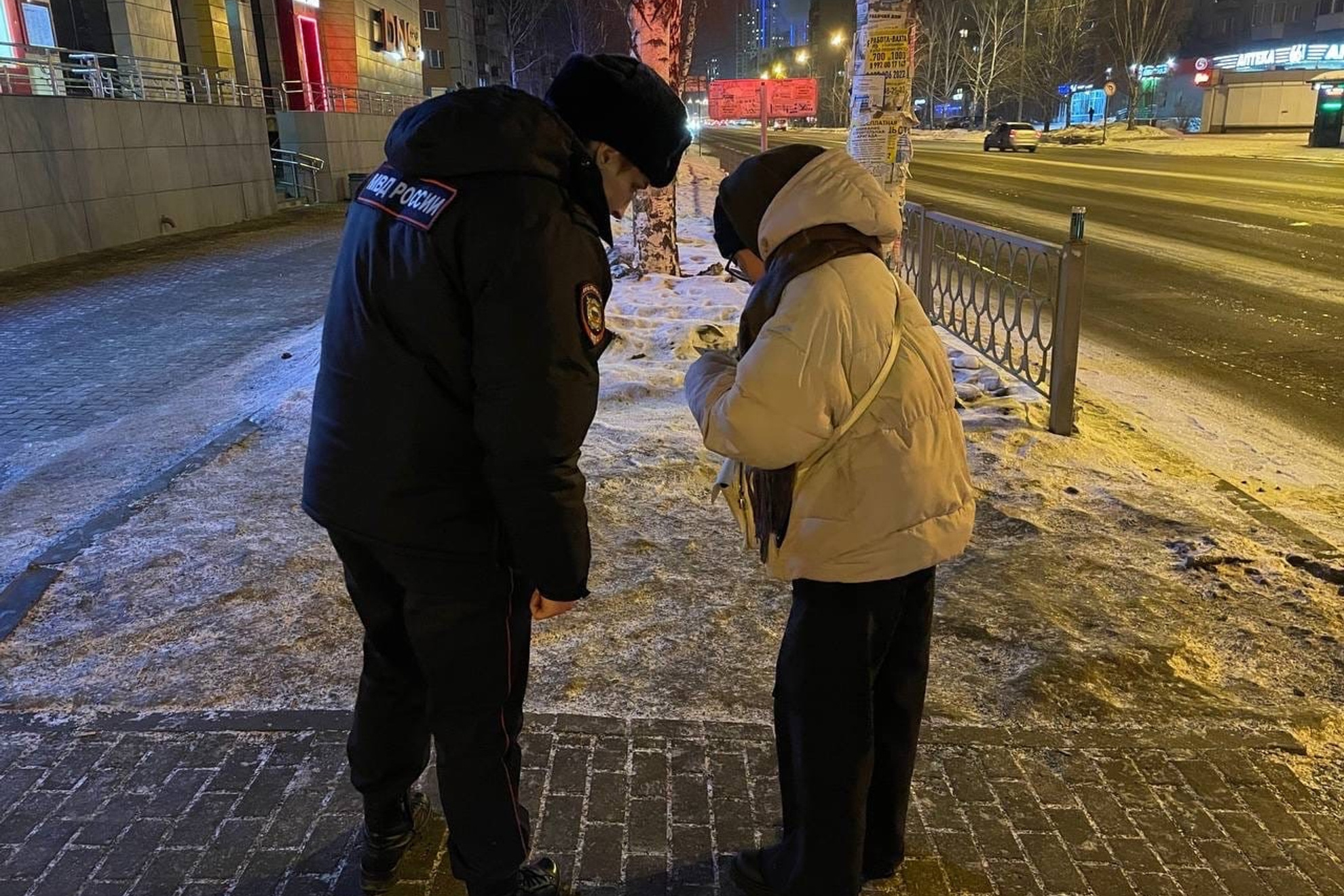 В Екатеринбурге полицейские заявились в гимназию и стали допрашивать  учеников - 1 марта 2023 - e1.ru