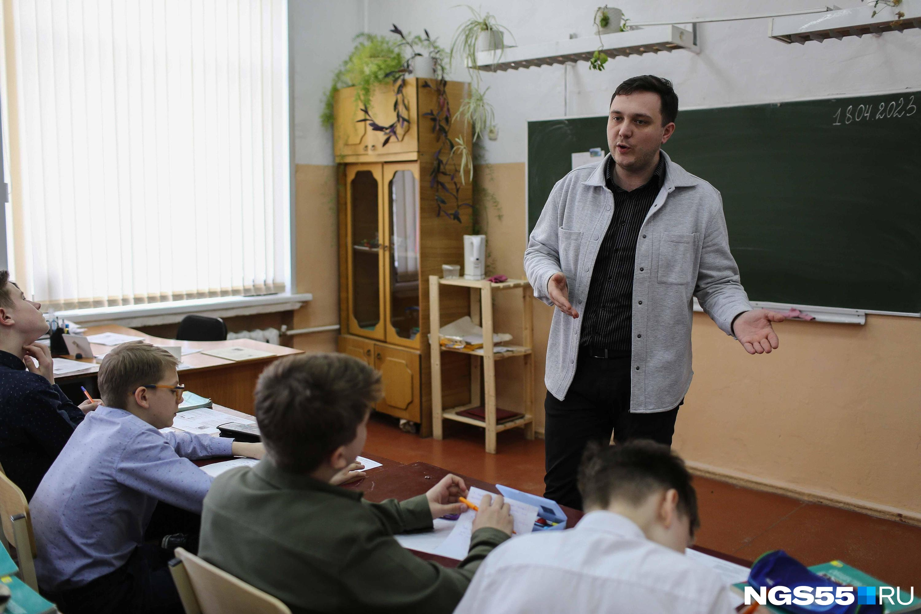 Правительство Забайкалья выплатит 13-ю зарплату учителям ради Путина