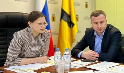 Татьяна Черемных и Илья Прокопьев на встрече с общественностью в Департаменте транспорта Ярославской области в марте 2023 года