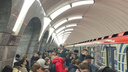 «Захлопнули дверь перед носом людей». На салатовой ветке московского метро произошел сбой: видео