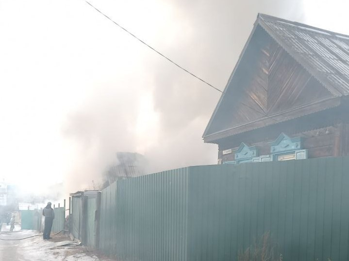 Деревянный дом сгорел в районе МЖК в Чите