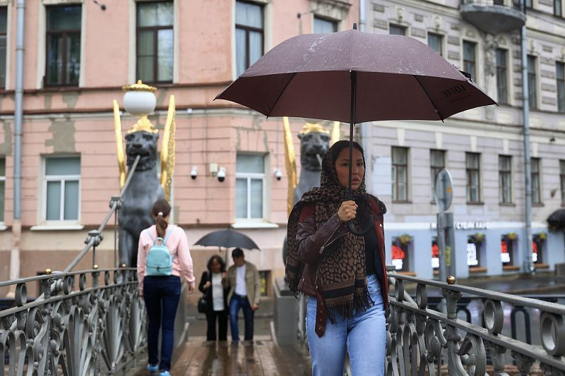 Маленький, но злой циклон портит погоду в Петербурге. Из-за него вам может быть плохо