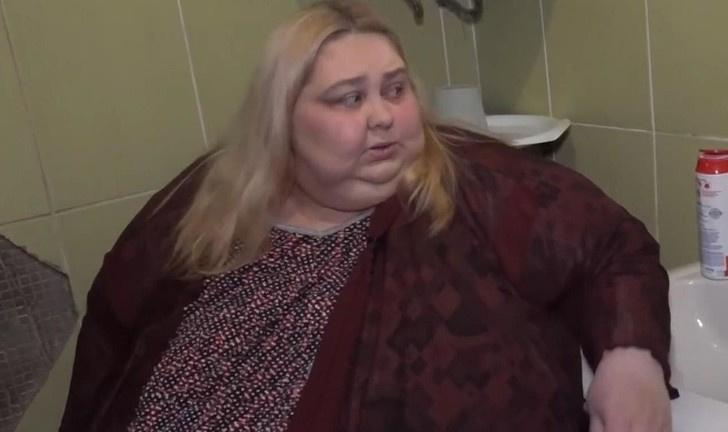Не проходила в двери, но всё равно ела: грустная история самой большой женщины России — она весила больше 300 кг
