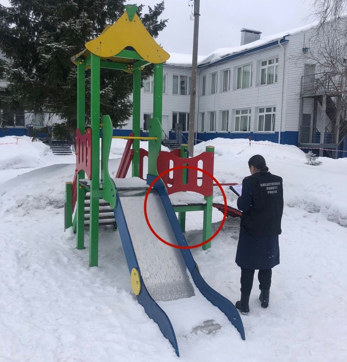 Застрявший в горке мальчик из Лесосибирска скончался в больнице Красноярска  - 20 апреля 2024 - ФОНТАНКА.ру