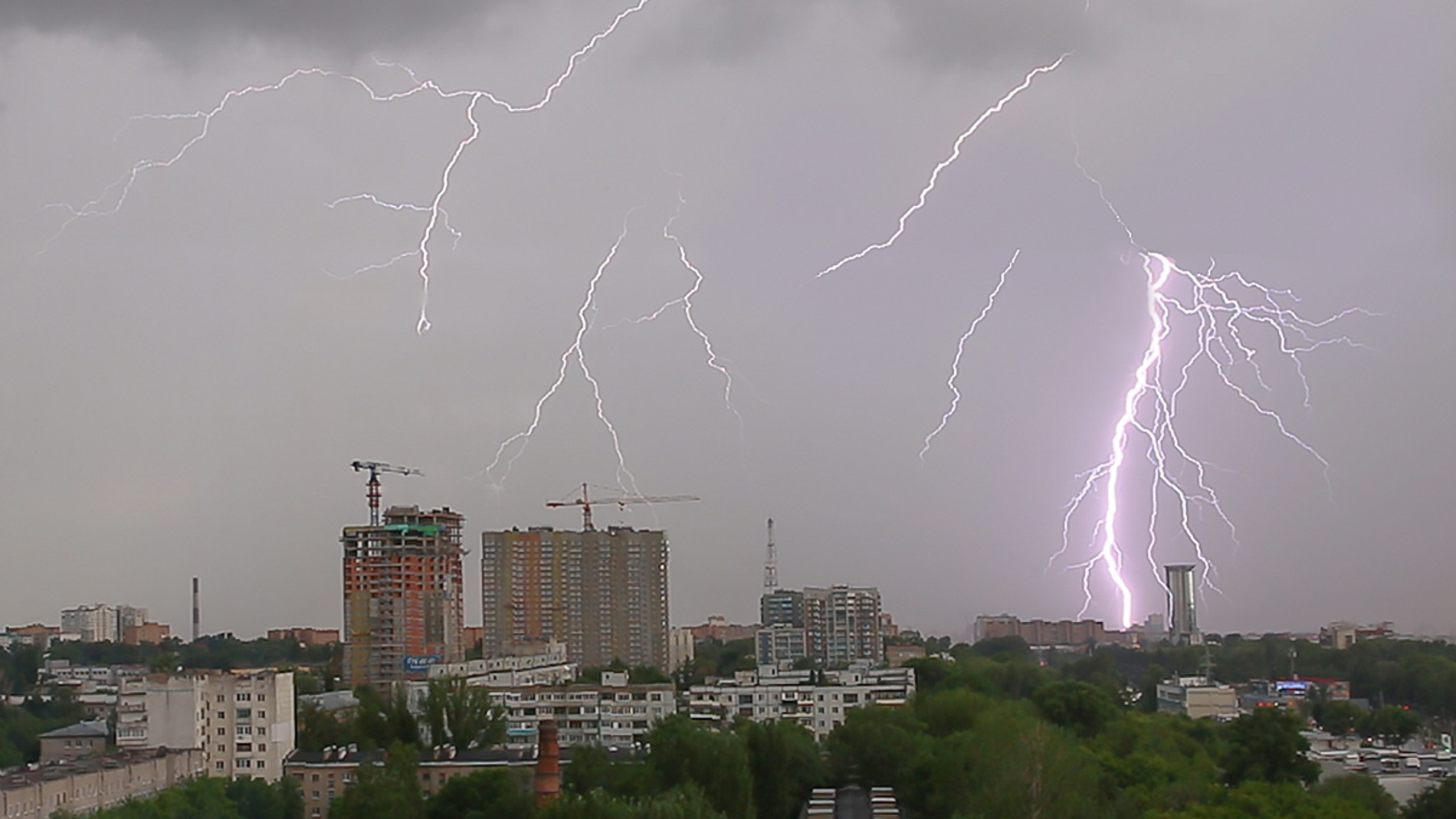 В Самарской области объявили штормовое предупреждение
