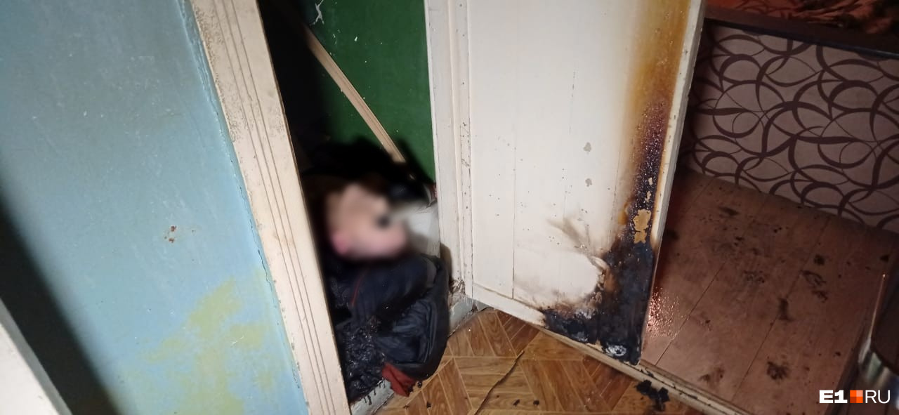 В жилом доме в Екатеринбурге нашли труп женщины. Тело было заперто в кладовке
