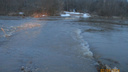 Разлилась на 40 метров: в Ярославской области река затопила проезжую часть