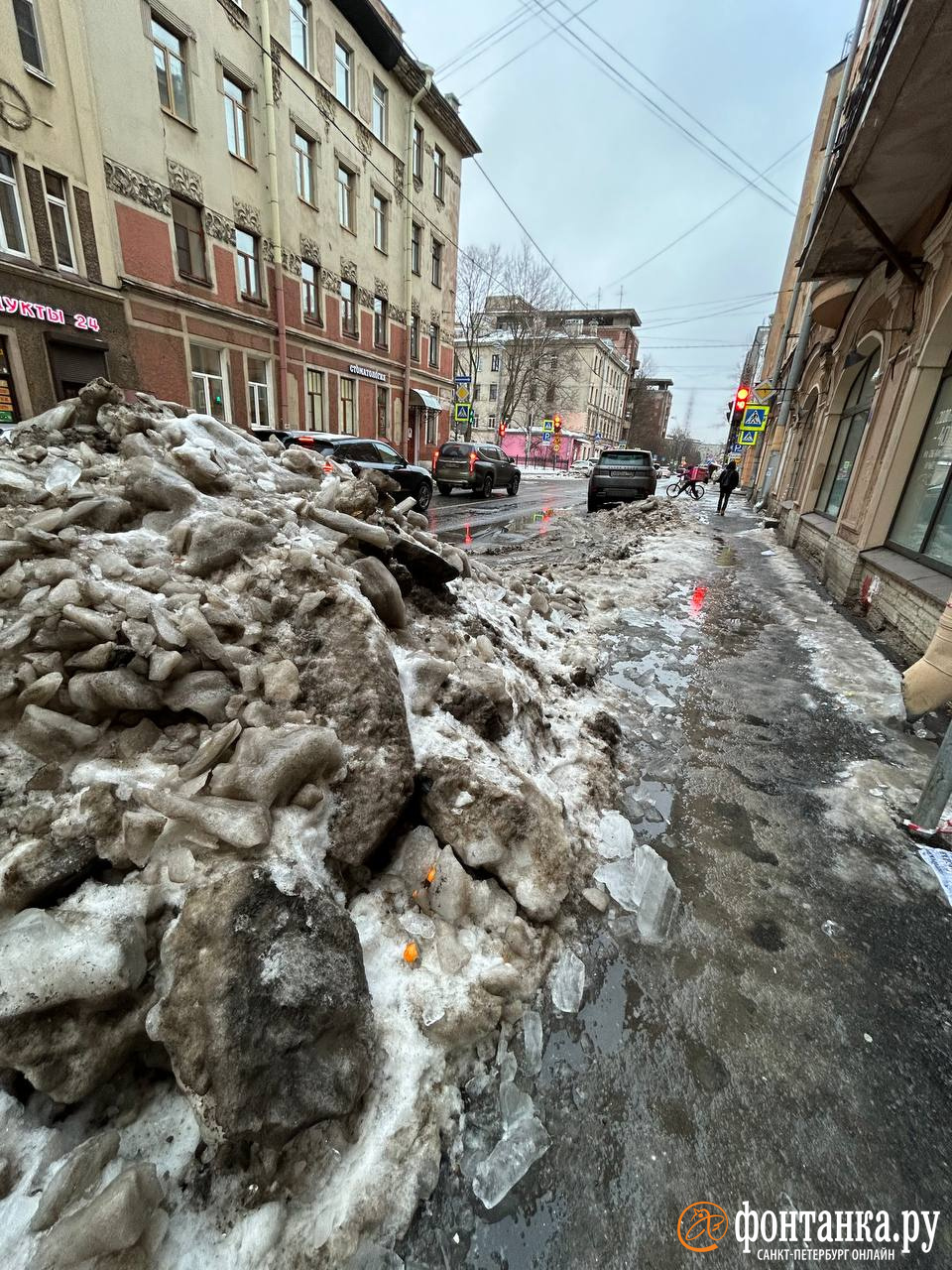 В Петербурге из-за оттепели тротуары города покрылись льдом и снежной кашей  — фото, видео - 18 декабря 2023 - ФОНТАНКА.ру