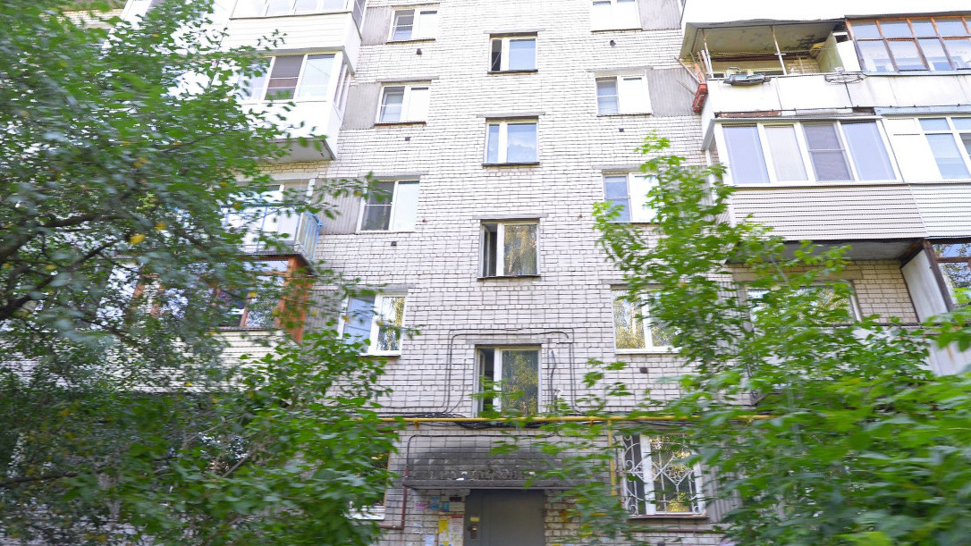 Годовалая девочка выпала из окна пятиэтажки в Советском районе