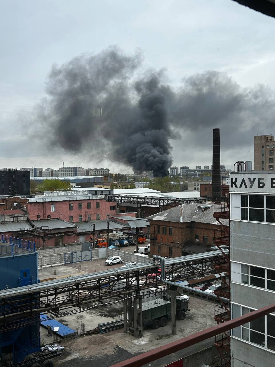 Пожар, затянувший черным дымом юго-запад Петербурга, потушили