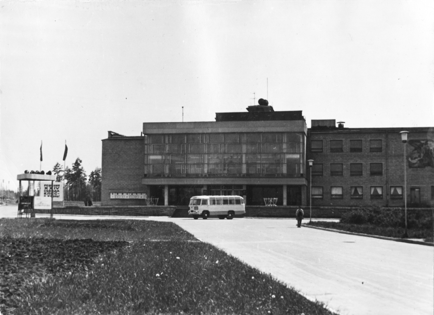Фасад Дома культуры имени Лаврова, конец 1970-х годов