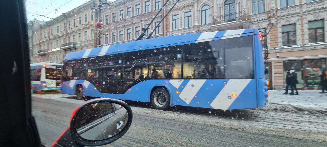 На Невском встали троллейбусы «по независящим от ГЭТ причинам»