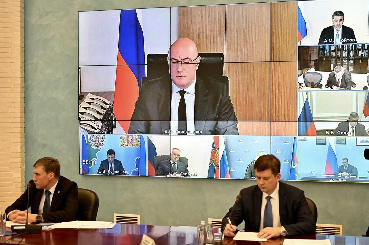 в совещании поучаствовали полпред в УрФО Владимир Якушев (лично) и губернатор Евгений Куйвашев (по видеосвязи) в совещании поучаствовали полпред в УрФО Владимир Якушев (лично) и губернатор Евгений Куйвашев (по видеосвязи)