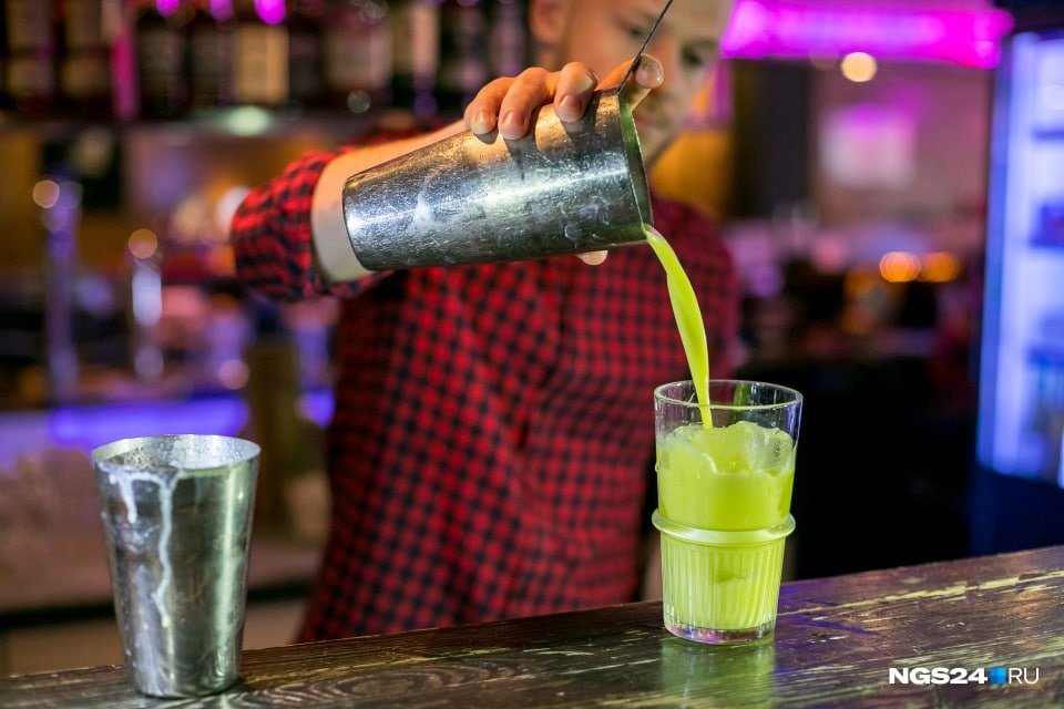 «А без очереди аж 1000»: красноярцы выбрали лучший караоке-бар в городе