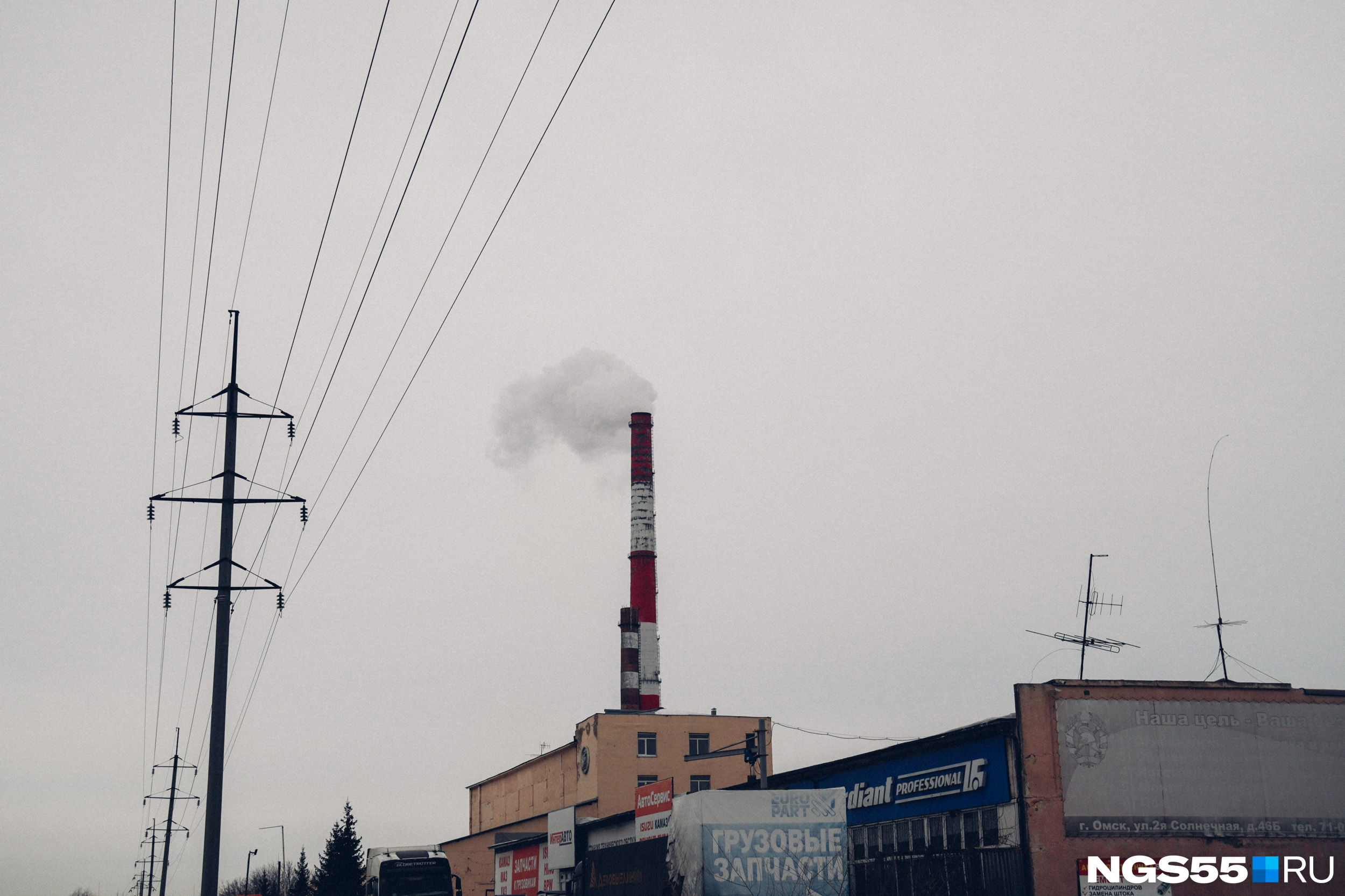 Кировская котельная, чьи клубы дыма омрачали и без того серое небо, находится неподалеку от общаги