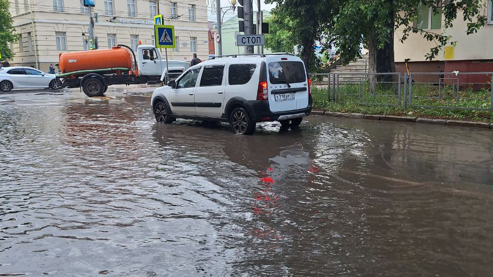 «А как в школу идти?»: Томск затопило дождём