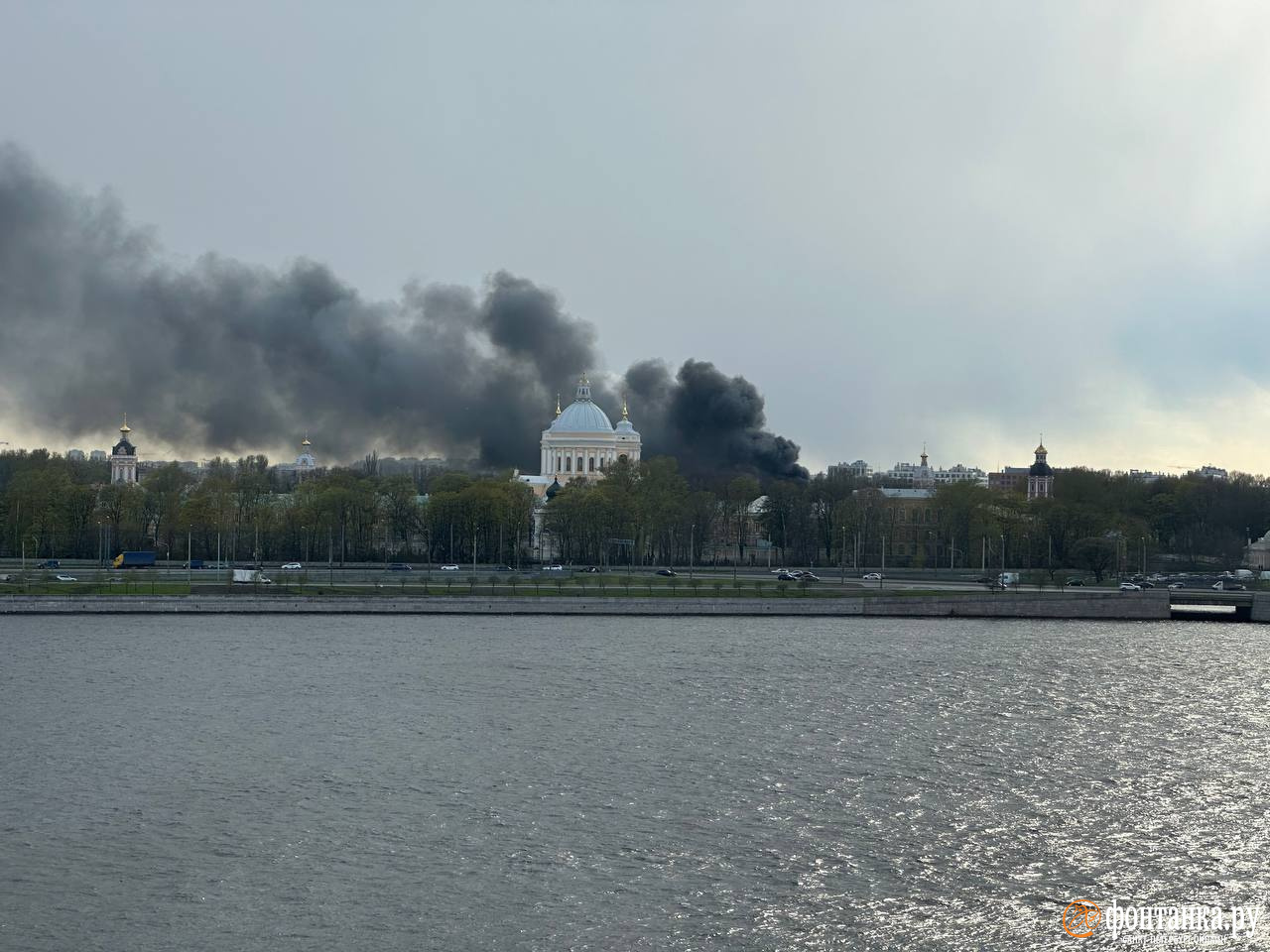 Черный столб дыма повалил с территории у Александро-Невской лавры |  08.05.2024 | Санкт-Петербург - БезФормата