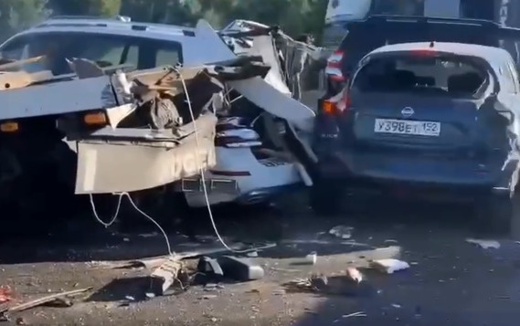 Публикуем видео с места массовой аварии под Нижним Новгородом, где столкнулись 11 автомобилей