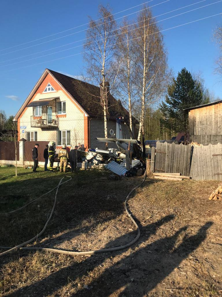 В Коми легкомоторный самолет упал во двор дома и загорелся | 17.05.2023 |  Санкт-Петербург - БезФормата