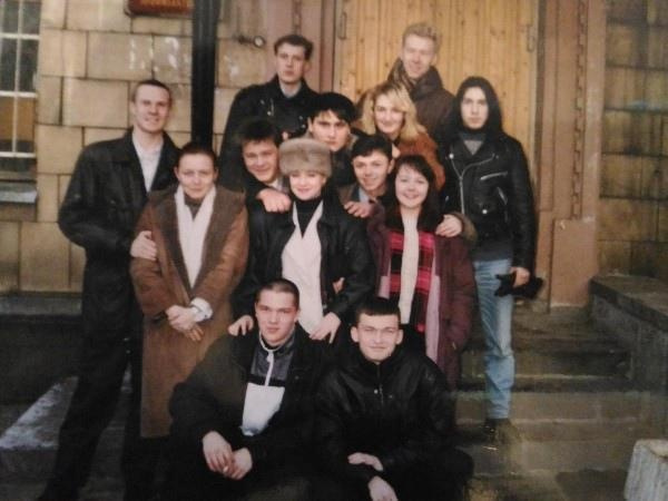 Фотография из 1995 года. Кадр был сделан у входа в профилакторий при Государственной Академии нефти и газа им <nobr class="_">И. М. Губкина</nobr> Фотография из 1995 года. Кадр был сделан у входа в профилакторий при Государственной Академии нефти и газа им <nobr class="_">И. М. Губкина</nobr>