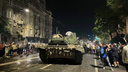 Видео: вагнеровский танк выехал из ворот Ростовского цирка