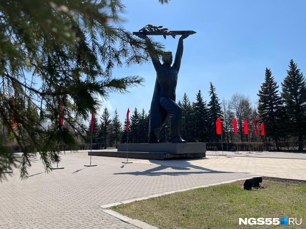 Парк Победы уже украсили к празднику Парк Победы уже украсили к празднику