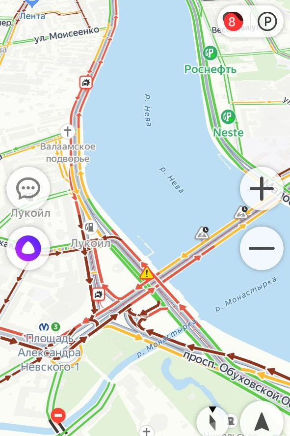 В Петербурге пробки на 8 баллов. У трех мостов движение затормозили ДТП